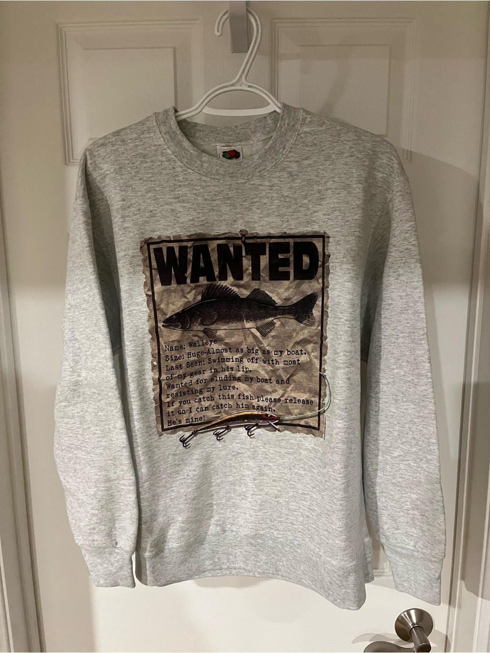 Fruit of the Loom Gray Crewneck Sweatshirt with 'WANTED' Fishing Graphic